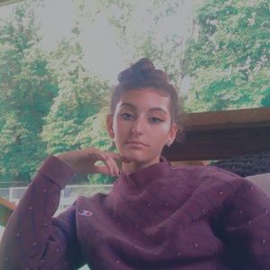 Meet your Posher, Chloe